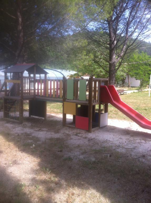 Camping La Vidaresse Hotel Sainte-Anastasie-sur-Issole ภายนอก รูปภาพ