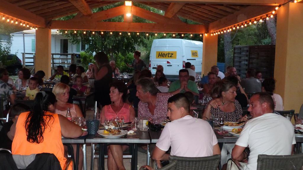 Camping La Vidaresse Hotel Sainte-Anastasie-sur-Issole ภายนอก รูปภาพ