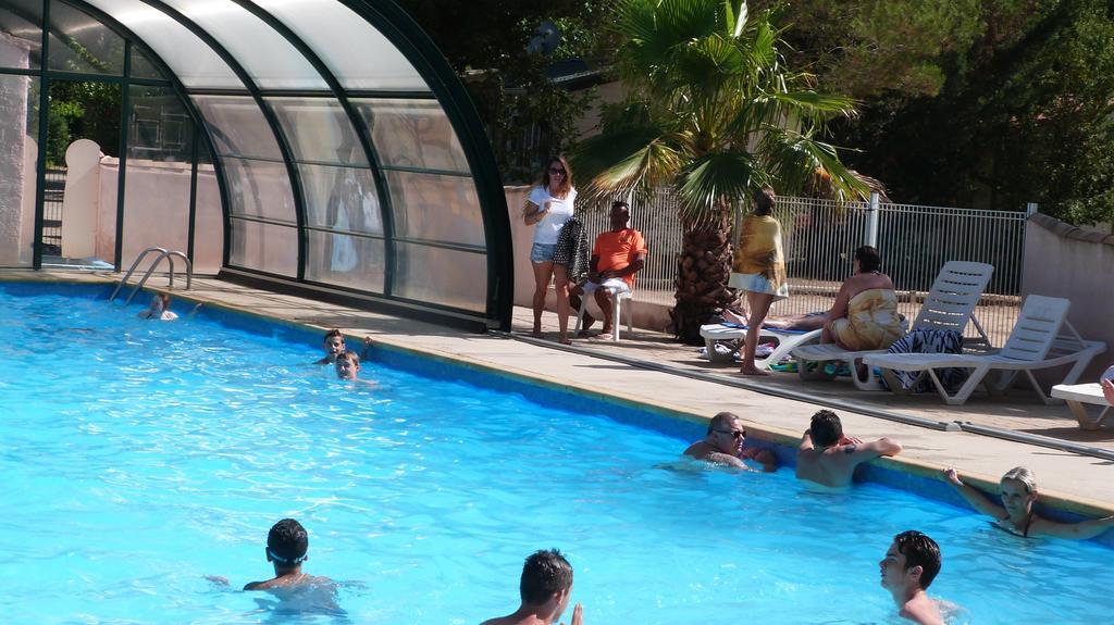 Camping La Vidaresse Hotel Sainte-Anastasie-sur-Issole ภายนอก รูปภาพ