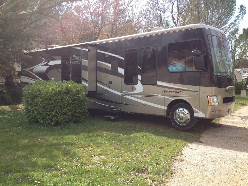 Camping La Vidaresse Hotel Sainte-Anastasie-sur-Issole ภายนอก รูปภาพ