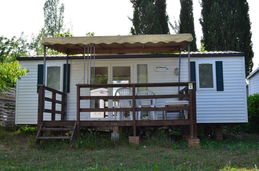 Camping La Vidaresse Hotel Sainte-Anastasie-sur-Issole ภายนอก รูปภาพ