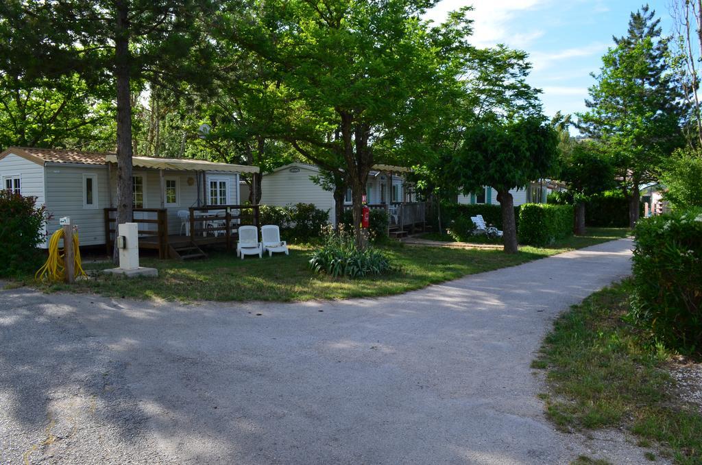 Camping La Vidaresse Hotel Sainte-Anastasie-sur-Issole ภายนอก รูปภาพ
