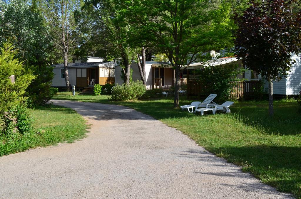 Camping La Vidaresse Hotel Sainte-Anastasie-sur-Issole ภายนอก รูปภาพ