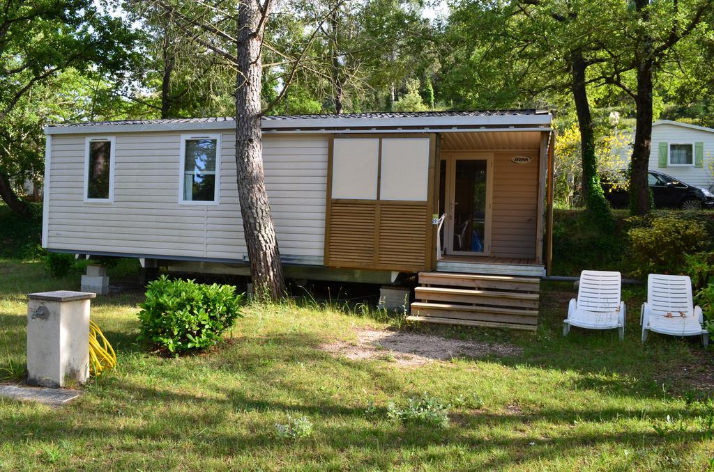 Camping La Vidaresse Hotel Sainte-Anastasie-sur-Issole ภายนอก รูปภาพ