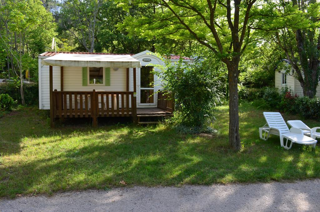 Camping La Vidaresse Hotel Sainte-Anastasie-sur-Issole ภายนอก รูปภาพ