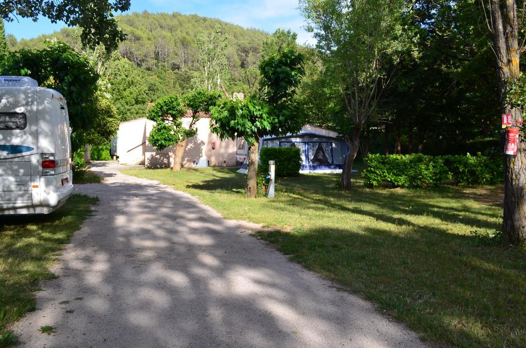 Camping La Vidaresse Hotel Sainte-Anastasie-sur-Issole ภายนอก รูปภาพ