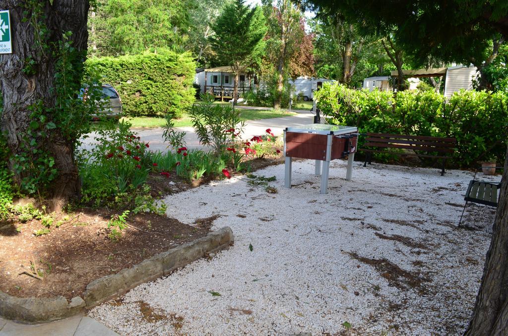 Camping La Vidaresse Hotel Sainte-Anastasie-sur-Issole ภายนอก รูปภาพ