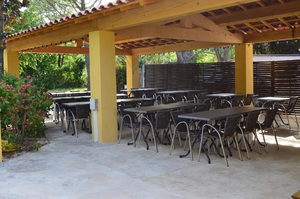 Camping La Vidaresse Hotel Sainte-Anastasie-sur-Issole ภายนอก รูปภาพ