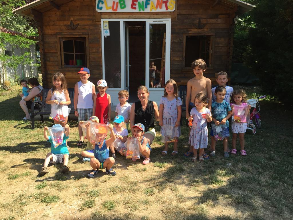 Camping La Vidaresse Hotel Sainte-Anastasie-sur-Issole ภายนอก รูปภาพ