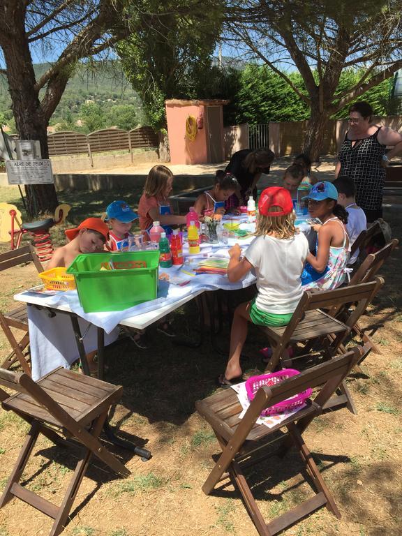 Camping La Vidaresse Hotel Sainte-Anastasie-sur-Issole ภายนอก รูปภาพ