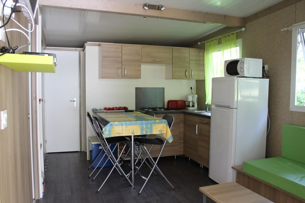 Camping La Vidaresse Hotel Sainte-Anastasie-sur-Issole ภายนอก รูปภาพ
