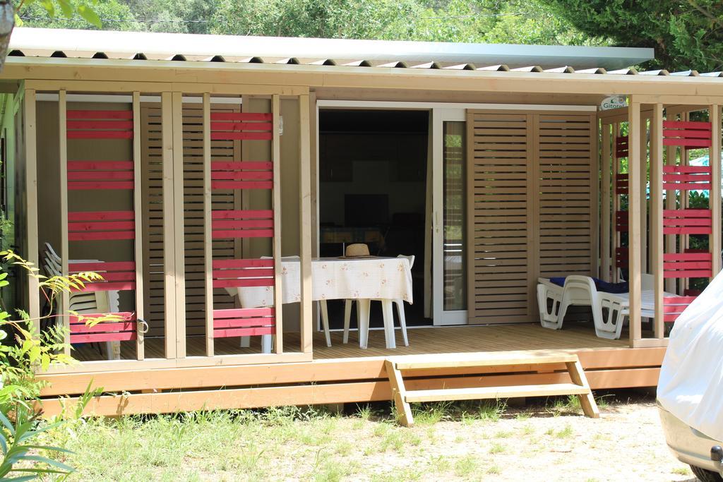 Camping La Vidaresse Hotel Sainte-Anastasie-sur-Issole ภายนอก รูปภาพ