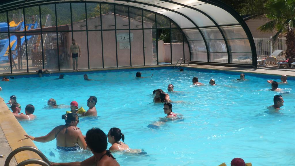 Camping La Vidaresse Hotel Sainte-Anastasie-sur-Issole ภายนอก รูปภาพ